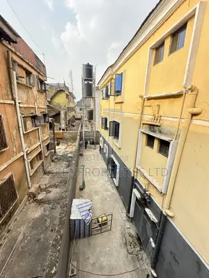 18bdrm Block of Flats in Ajibade, Ibadan North West for sale