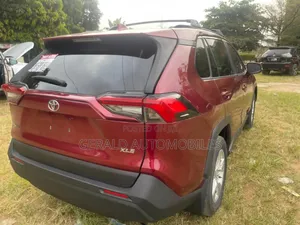 Toyota RAV4 XLE 2022 Red