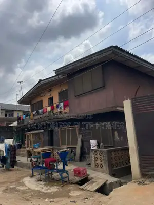 10bdrm Block of Flats in Agege En Route Ikeja, Pen Cinema for sale