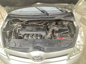 Toyota Verso 1.8 2009 Silver