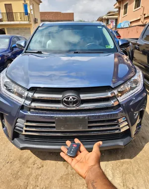 Toyota Highlander XLE 4dr SUV (3.5L 6cyl 6A) 2015