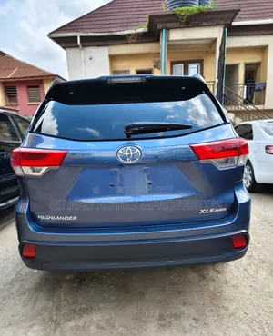 Toyota Highlander XLE 4dr SUV (3.5L 6cyl 6A) 2015