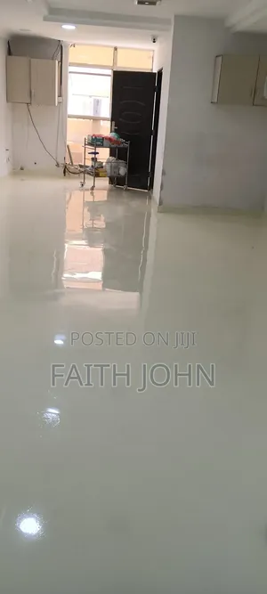 Glossy Glossy Epoxy Flooring Installation