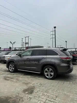 Toyota Highlander Limited Platinum 4dr SUV AWD (3.5L 6cyl 6A) 2015 Gray