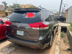 Toyota Sienna 2011 Gray