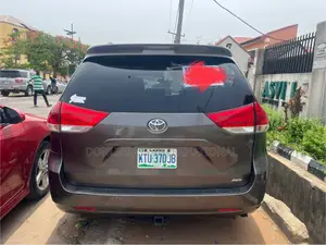 Toyota Sienna 2011 Gray