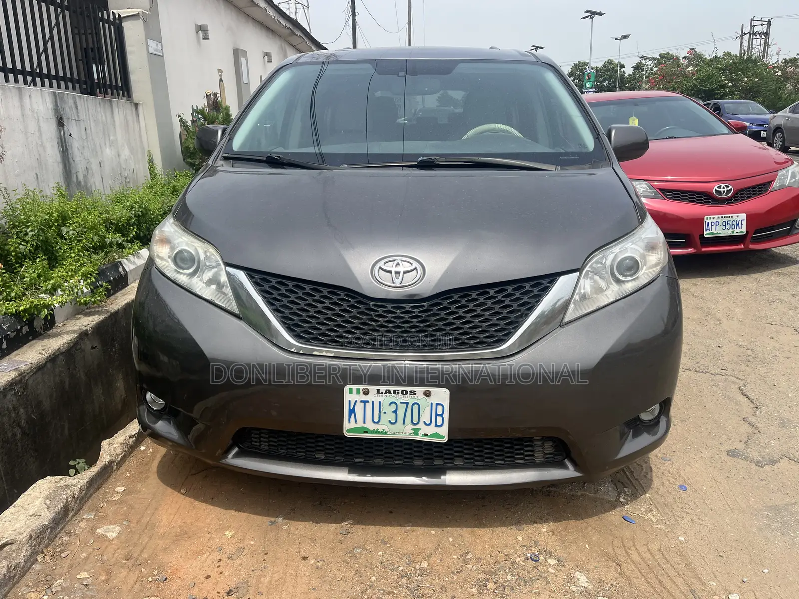 Toyota Sienna 2011 Gray