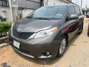 Toyota Sienna 2011 Gray
