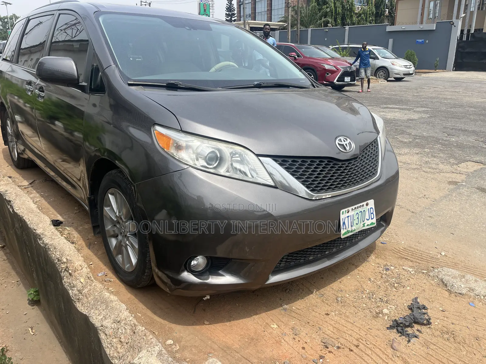 Toyota Sienna 2011 Gray