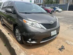 Toyota Sienna 2011 Gray