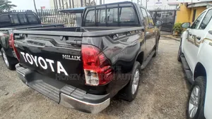 Toyota Hilux Revo Double Cab Petrol 2.7 AWD 2018 Black