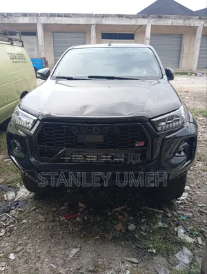 Toyota Hilux Revo Double Cab Petrol 2.7 AWD 2020 Black
