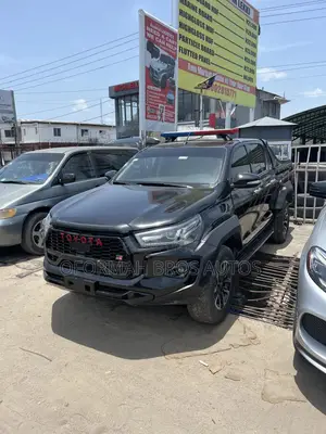 Toyota Hilux TRD Black 4x4 2017 Black