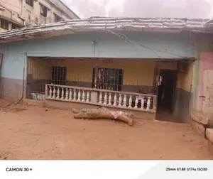 11bdrm Bungalow in Imo, Owerri for sale