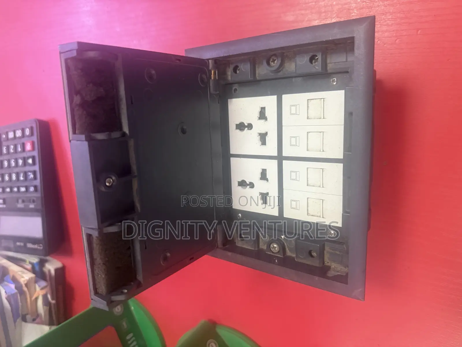 13a Floor Box