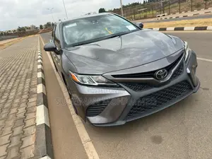 Toyota Camry SE (2.5L 4cyl 8A) 2019 Gray