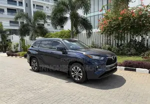 Toyota Highlander XLE 2021 Blue