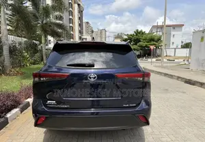 Toyota Highlander XLE 2021 Blue