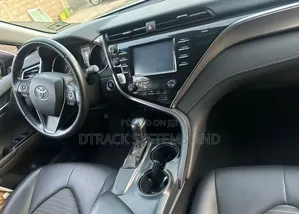 Toyota Camry SE FWD (2.5L 4cyl 8AM) 2018 Black