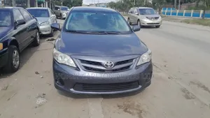 Toyota Corolla LE 4dr Sedan (1.8L 4cyl 4A) 2013 Gray