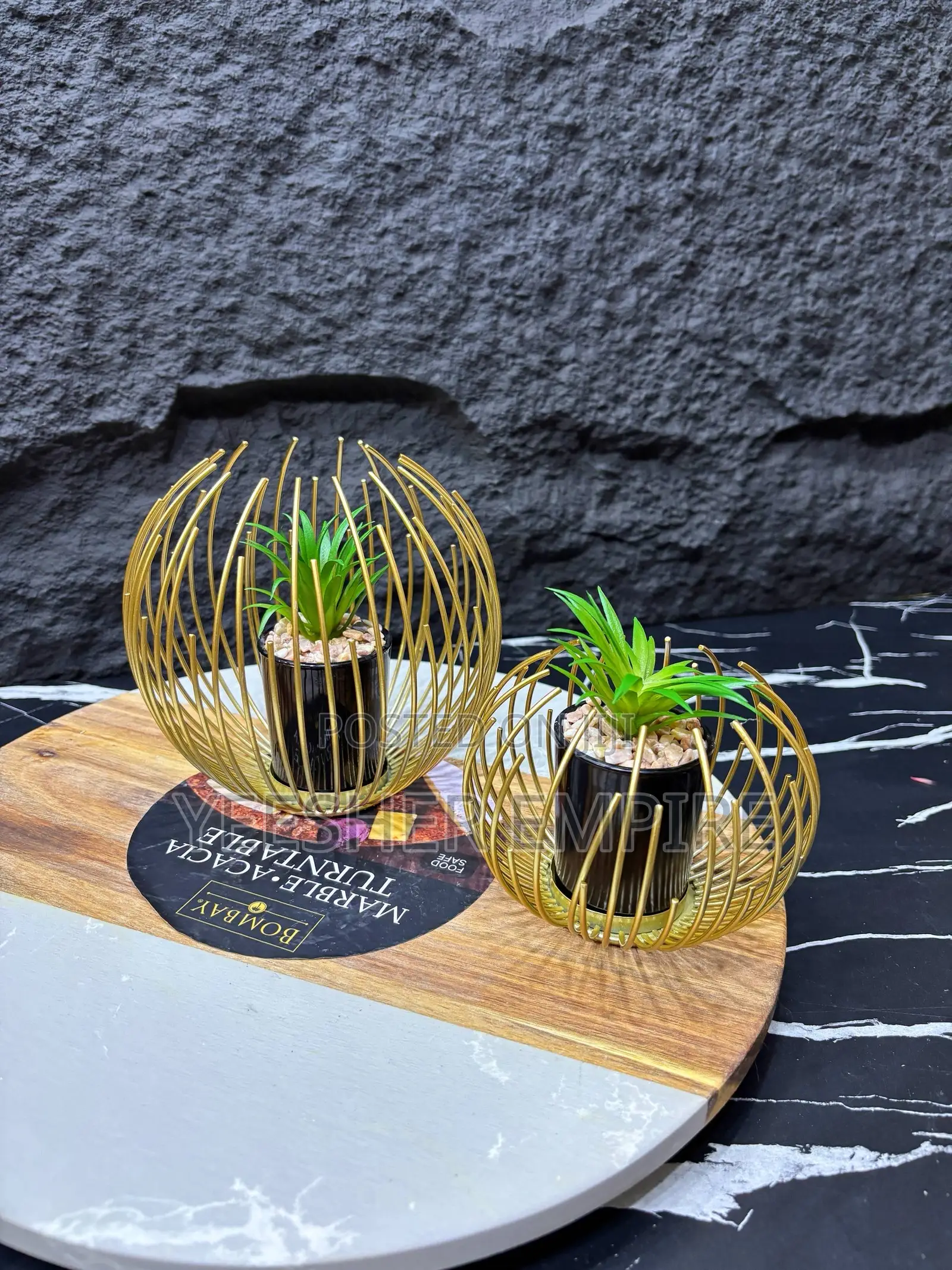 Curved Table Flower Decor