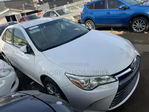 Toyota Camry LE 4dr Sedan (2.5L 4cyl 6A) 2015 White