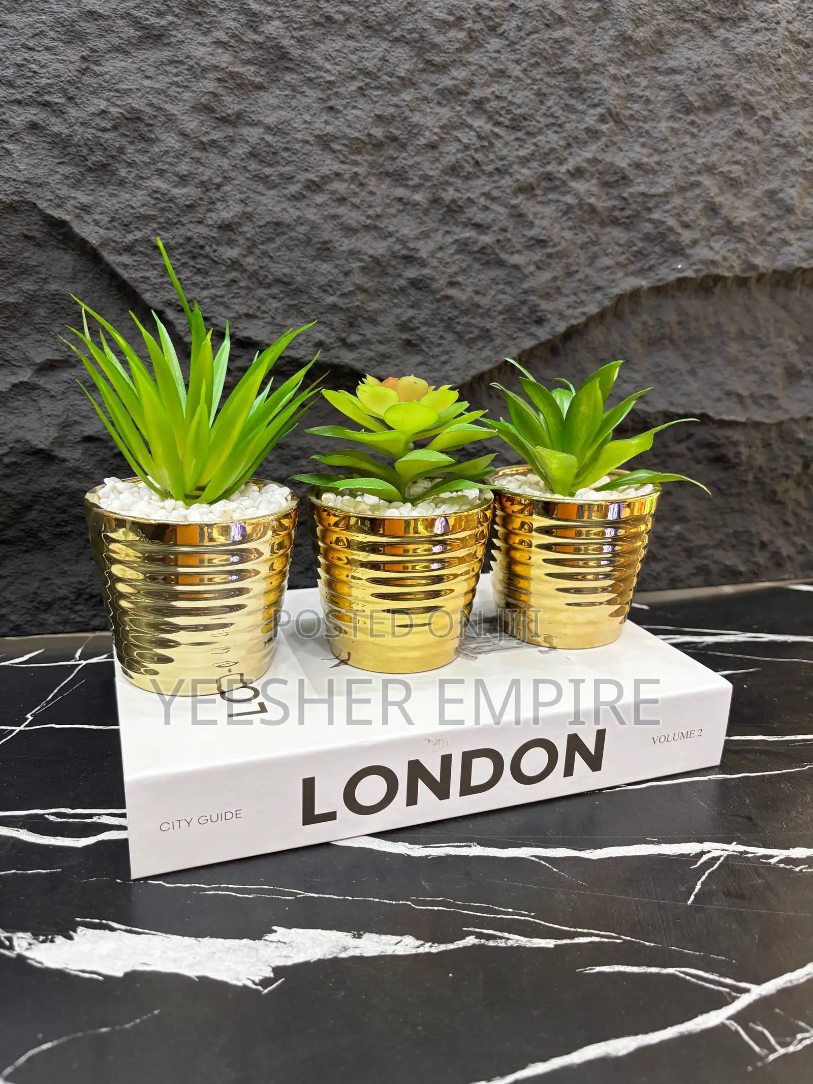 Golden Line Table Flower Decor