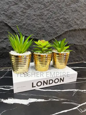 Golden Line Table Flower Decor