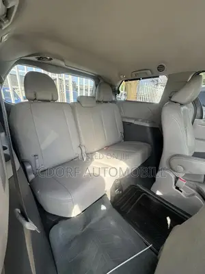 Toyota Sienna XLE Premium 7 Passenger (3.5L 6cyl 8A) 2017 Gray