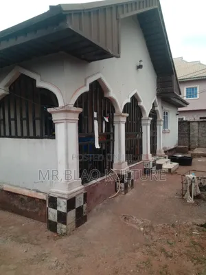 3bdrm Bungalow in Igbeyko, Benin City for sale