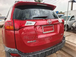 Toyota RAV4 XLE 4dr SUV (2.5L 4cyl 6A) 2014 Red