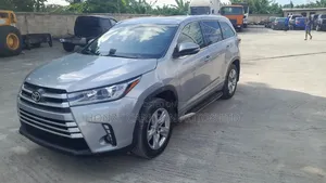 Toyota Highlander XLE V6 4x4 (3.5L 6cyl 6A) 2016 Silver