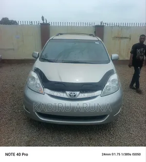 Toyota Sienna 2005 Silver