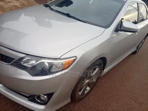 Toyota Camry SE 4dr Sedan (3.5L 6cyl 6A) 2014 Silver