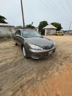 Toyota Camry LE 4dr Sedan (2.4L 4cyl 5A) 2005 Gray