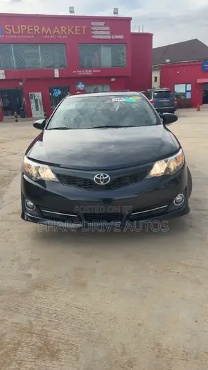 Toyota Camry SE 4dr Sedan (2.5L 4cyl 6A) 2014 Blue