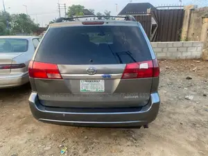 Toyota Sienna LE AWD 2005 Gray