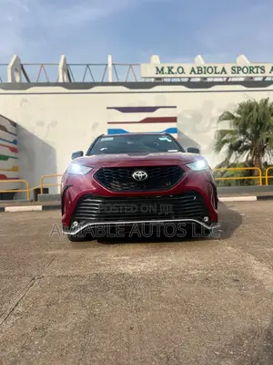 Toyota Highlander XSE 2021 Burgundy