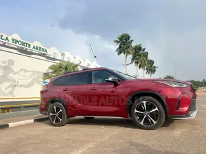 Toyota Highlander XSE 2021 Burgundy