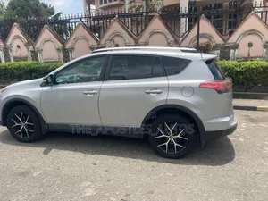 Toyota RAV4 SE AWD (2.5L 4cyl 6A) 2017 Silver
