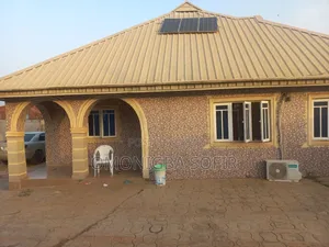 4bdrm Bungalow in Kogbo Estate, Oluyole for sale
