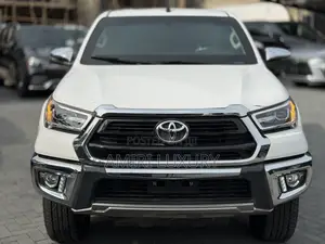 New Toyota Hilux 2025 White