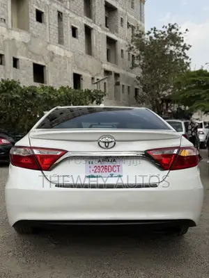 Toyota Camry XLE 4dr Sedan (2.5L 4cyl 6A) 2016 White