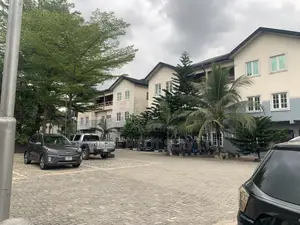 5bdrm Townhouse / Terrace in Lekki Gardens, Woji for rent