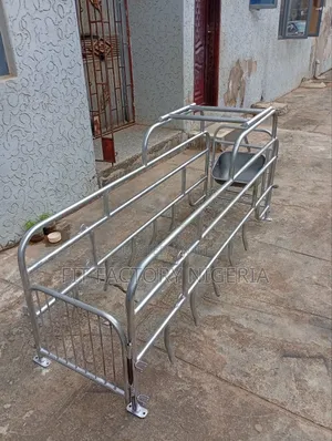 Pigs Farrow Crates