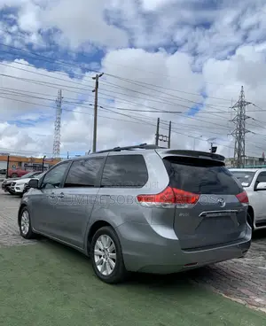 Toyota Sienna Limited 7 Passenger 2011 Silver