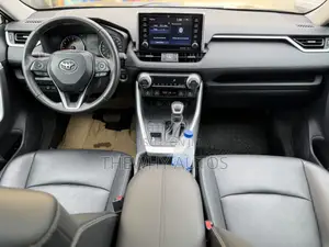 Toyota RAV4 XLE Premium 2021 Gray