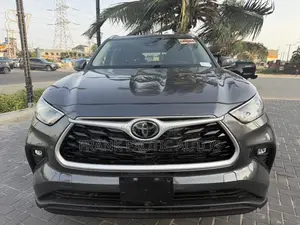 Toyota Highlander XLE AWD 2023 Gray