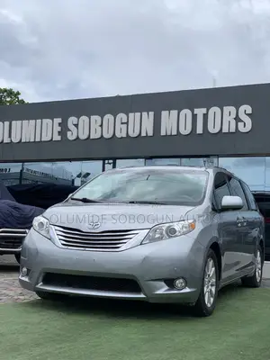 Toyota Sienna Limited 7 Passenger 2011 Silver