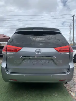 Toyota Sienna Limited 7 Passenger 2011 Silver